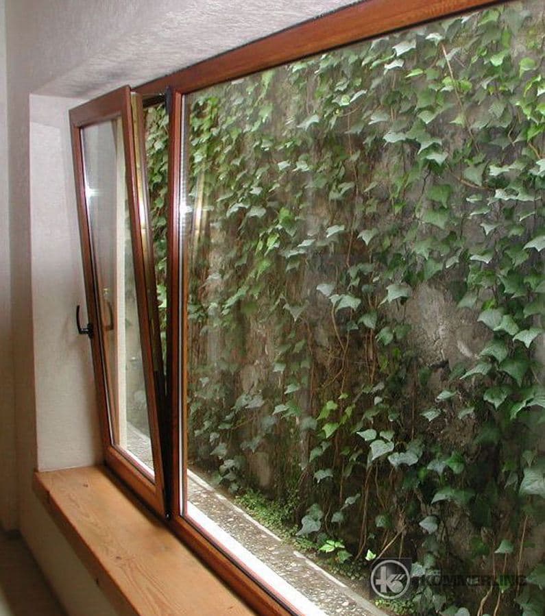 Ventana abatible en oficina